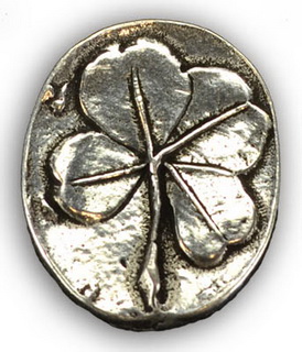 Clover pocket stone